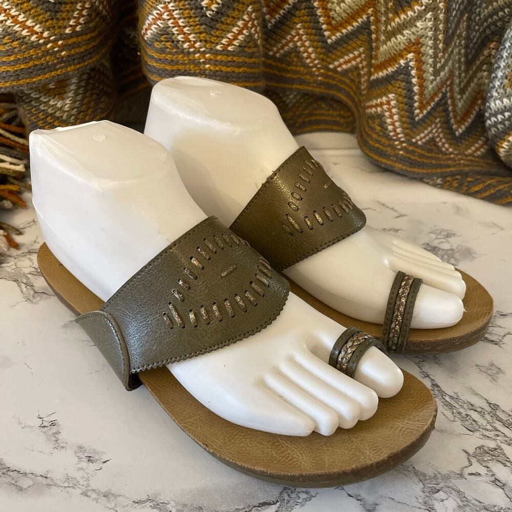Blowfish Olive Green Strappy Leather Thong Sandals Shoes Women’s Size 7.5 Great